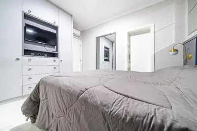 Uma televisão e/ou sistema de entretenimento em Edifício Infinity Mariscal