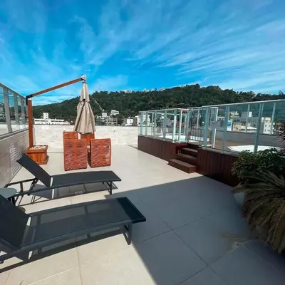 Uma vista geral da montanha ou uma vista da montanha a partir do apartamento
