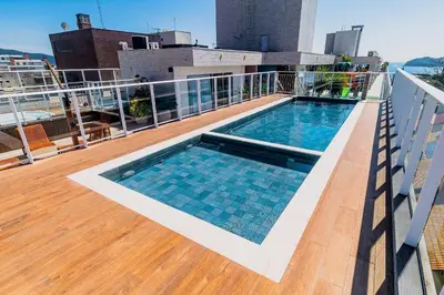 A piscina em ou perto de Condomínio Vila do Centro Bombinhas
