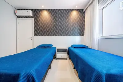 Uma cama ou camas num quarto em Edifício Costa Brava em Canto Grande Bombinhas