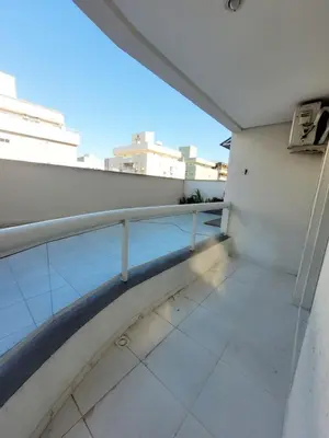 Uma varanda ou terraço em 107- Apartamento c/ patio e piscina privada Bombas