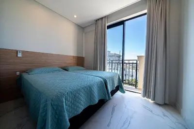 A planta de 015 - Apartamento alto padrão próximo ao centro e à Praia de Bombas