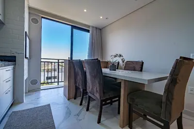 A planta de 015 - Apartamento alto padrão próximo ao centro e à Praia de Bombas