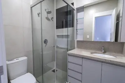 Uma casa de banho em Adra 303 - Apartamento com 3 quartos - Centro de Bombinhas