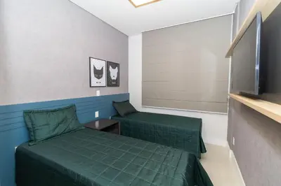 Uma televisão e/ou sistema de entretenimento em Adra 303 - Apartamento com 3 quartos - Centro de Bombinhas