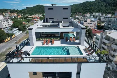 Uma vista geral da montanha ou uma vista da montanha a partir do apartamento