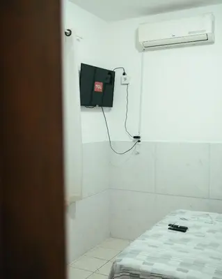 Uma televisão e/ou sistema de entretenimento em AP número 1