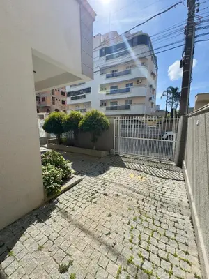 O edifício onde o apartamento está situado