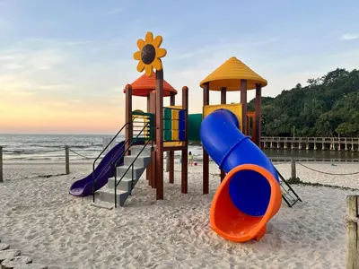 A área de jogos para crianças em B029 - Cobertura com 3 quartos e vista para o mar