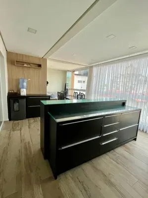 Uma mesa de bilhar em Cobertura Duplex com Vista Mar entre 2 Praias