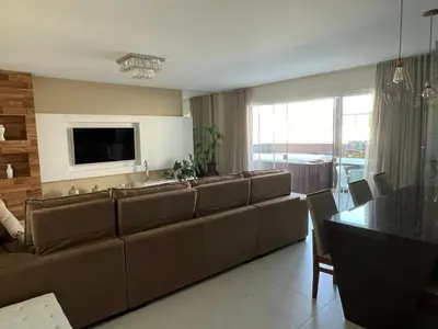 Uma televisão e/ou sistema de entretenimento em Linda Cobertura com Spa sem aquecimento