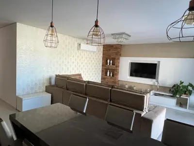 Uma televisão e/ou sistema de entretenimento em Linda Cobertura com Spa sem aquecimento