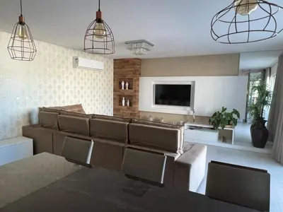 Uma televisão e/ou sistema de entretenimento em Linda Cobertura com Spa sem aquecimento