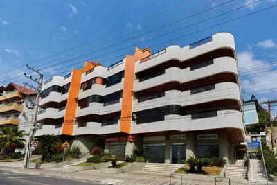 A planta de 090 APTO CENTRO BOMBINHAS - SOBRE AVENIDA E VISTA PARA O MAR