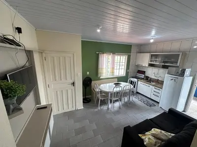 A cozinha ou kitchenette de Apartamentos próximo ao Mar
