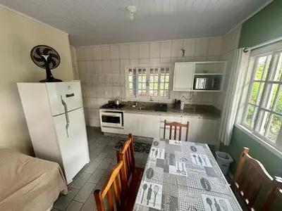 A cozinha ou kitchenette de Apartamentos próximo ao Mar