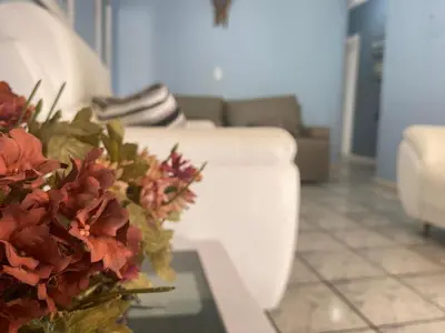 Uma área de estar em B479 - Apto 2 quartos c/vista mar na Av de Bombas