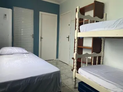 Uma cama ou camas num quarto em B479 - Apto 2 quartos c/vista mar na Av de Bombas