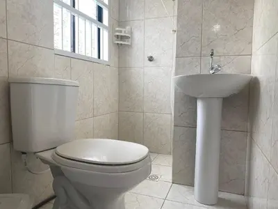 Uma casa de banho em B479 - Apto 2 quartos c/vista mar na Av de Bombas