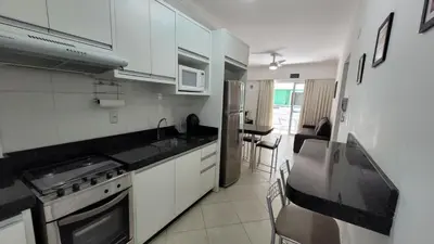 A cozinha ou kitchenette de B781 - Apto 2 quartos para 5 pessoas em Bombas -SC