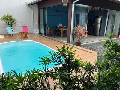 A planta de Casa com piscina em Itapema próximo a praia