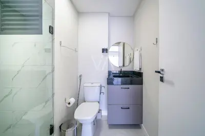 Uma casa de banho em 205- Studio com piscina em Bombas