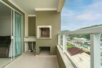 Uma varanda ou terraço em Ap 3 quartos (1 suíte) com ar e sacada gourmet – Bombas