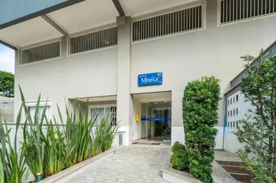 A planta de Conforto e 2 quartos perto da praia