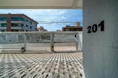 A planta de 2 suítes, sacada com churrasqueira em Bombas/SC