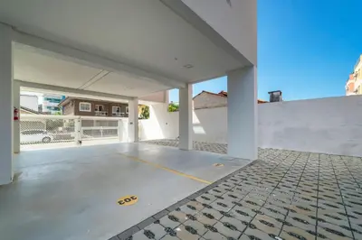 A planta de 2 suítes, sacada com churrasqueira em Bombas/SC