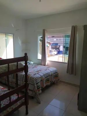 Uma cama ou camas num quarto em Imóvel com 02 quartos próxima ao Morro do Macaco
