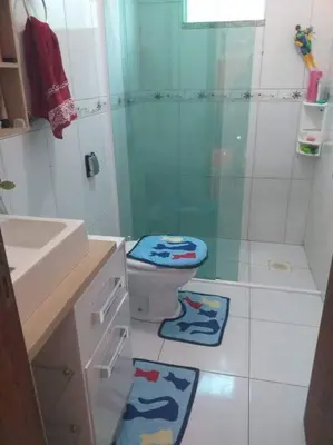 Uma casa de banho em Imóvel com 02 quartos próxima ao Morro do Macaco