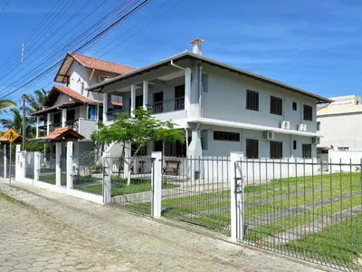 O edifício onde o apartamento está situado