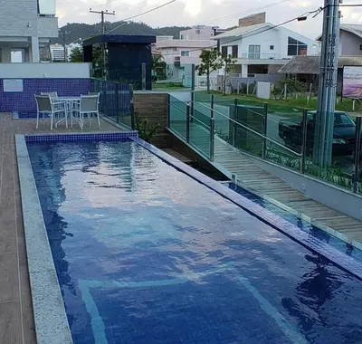 A piscina em ou perto de Apartamento na Praia de Palmas com garagem