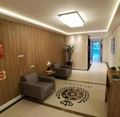 Uma área de estar em Apartamento na Praia de Palmas com garagem