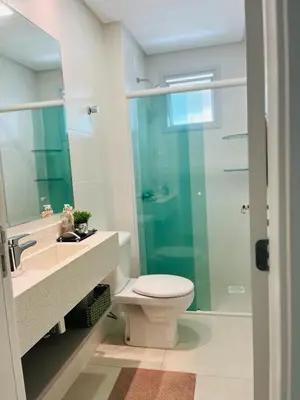 Uma casa de banho em Apartamento na Praia de Palmas com garagem