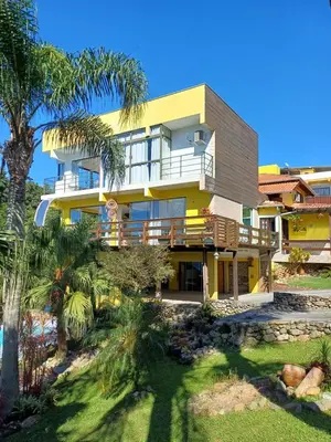 O edifício onde a casa de hóspedes está situado