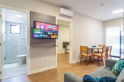 Uma televisão e/ou sistema de entretenimento em 201- Apart com vista ao mar e piscina em Bombas