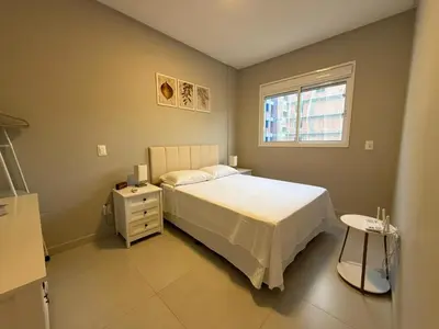 Uma cama ou camas num quarto em Paraíso em Palmas com Piscina - 3 min do mar a pé!