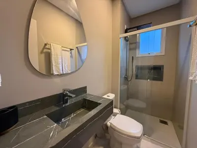 Uma casa de banho em Paraíso em Palmas com Piscina - 3 min do mar a pé!