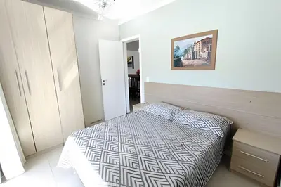 Uma cama ou camas num quarto em Apartamento 400m da Praia de Bombas - 2 dorms 6 pessoas