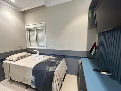 Uma cama ou camas num quarto em Apartamento confortável com piscina