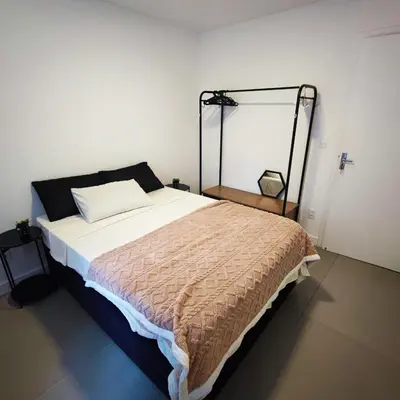 A planta de Apartamento Pertinho da Praia, faça tudo a pé!