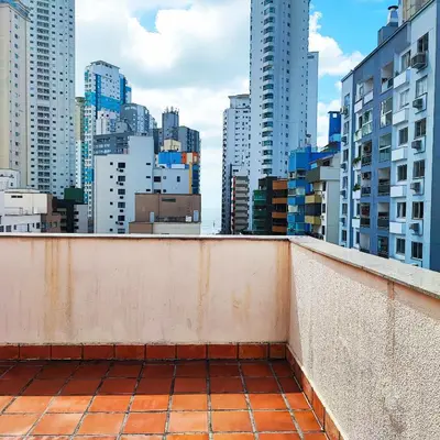 A planta de Apartamento Pertinho da Praia, faça tudo a pé!