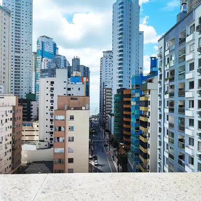 A planta de Apartamento Pertinho da Praia, faça tudo a pé!