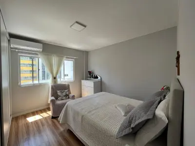 Uma cama ou camas num quarto em Apartamento dos Sonhos - 50m do mar