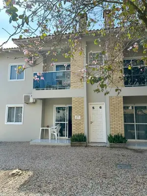 O edifício onde o apartamento está situado