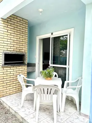 Uma televisão e/ou sistema de entretenimento em Férias de Verão
