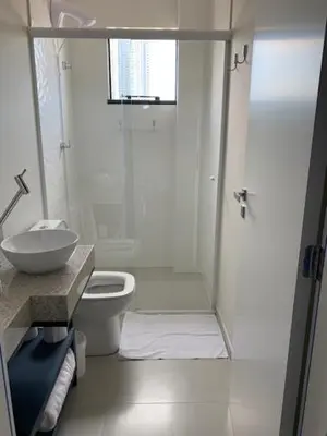 Uma casa de banho em apartamento confortável, Barra (102)