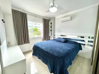 Uma cama ou camas num quarto em 103A - 3 quartos a 150m da praia de Bombas